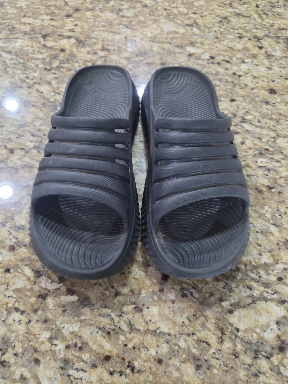 Kuailu Black Slide Sandals - Casual Comfort